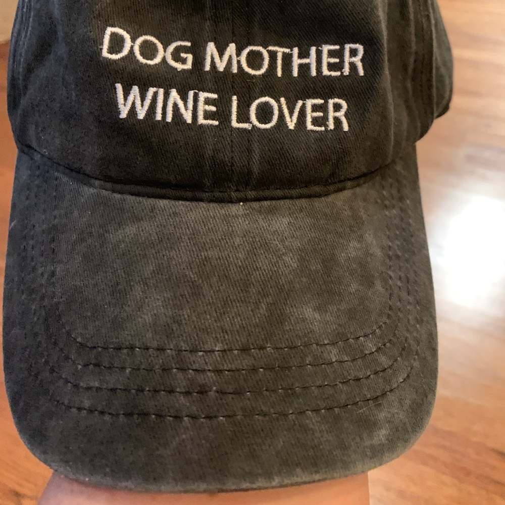Women’s NWT Hat - dog owners :)